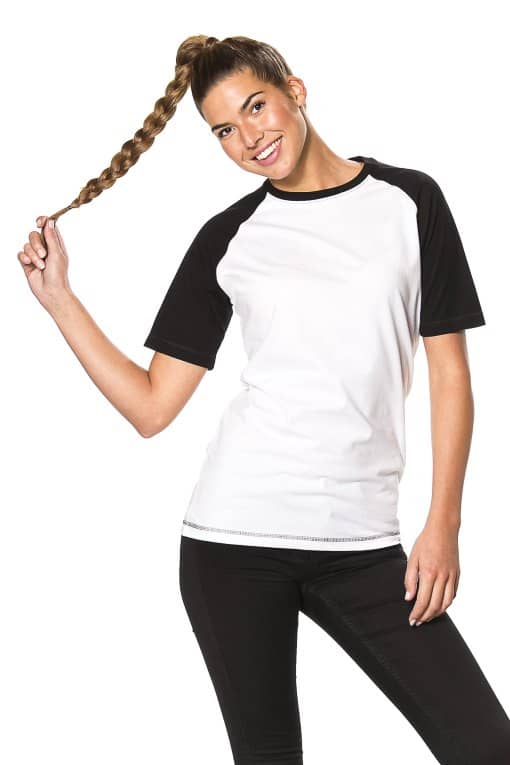 Raglan Tee Pige iført Raglan Tee i farven White Black